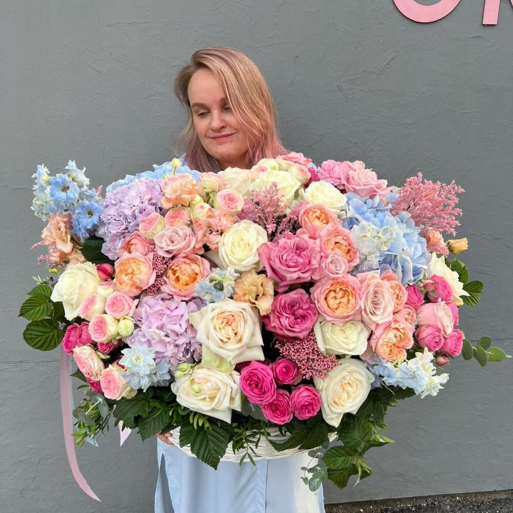 Большая корзина с гортензией, пион. розочками