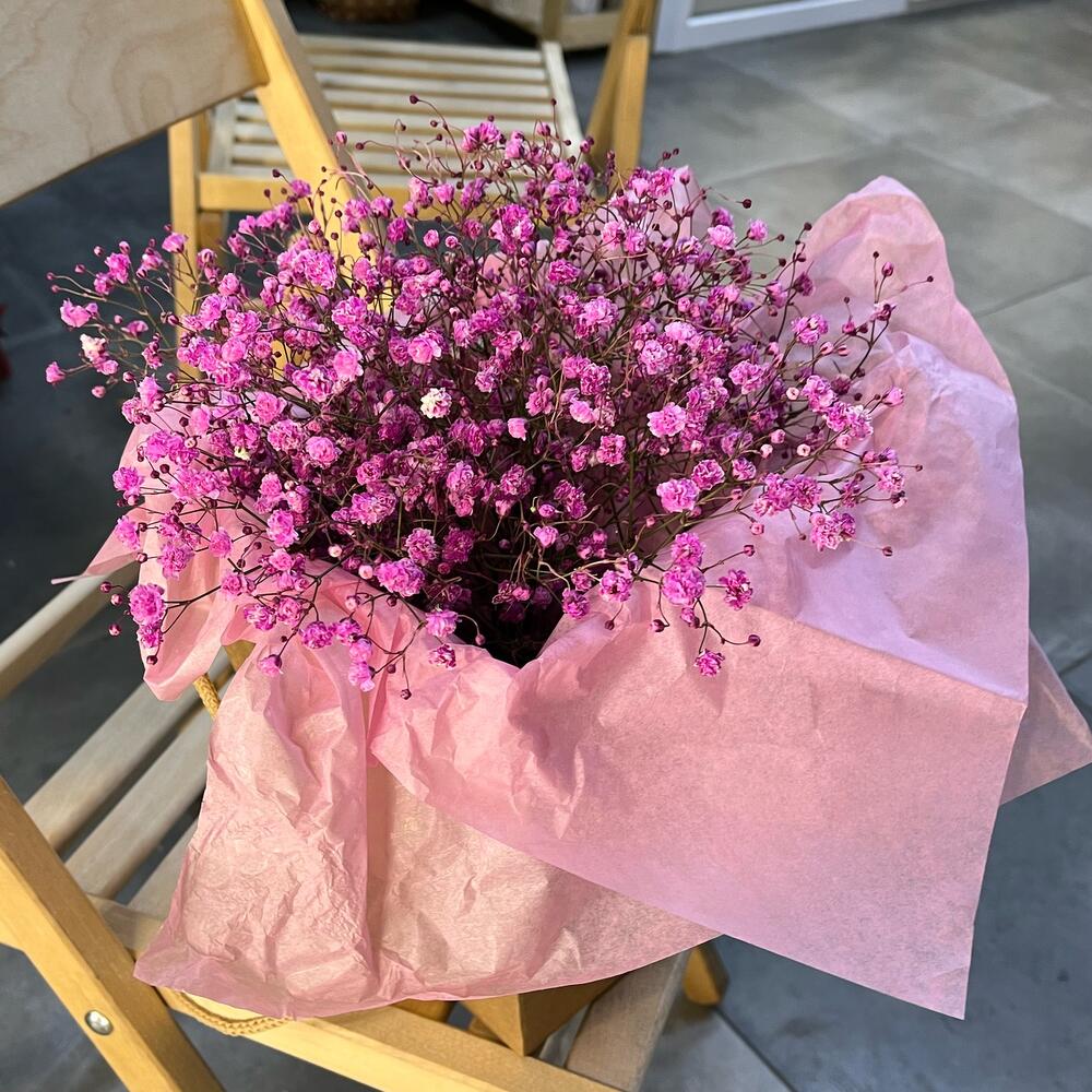 Розовая гипсофила в коробке с ручками Розовая гипсофила в коробке с ручками