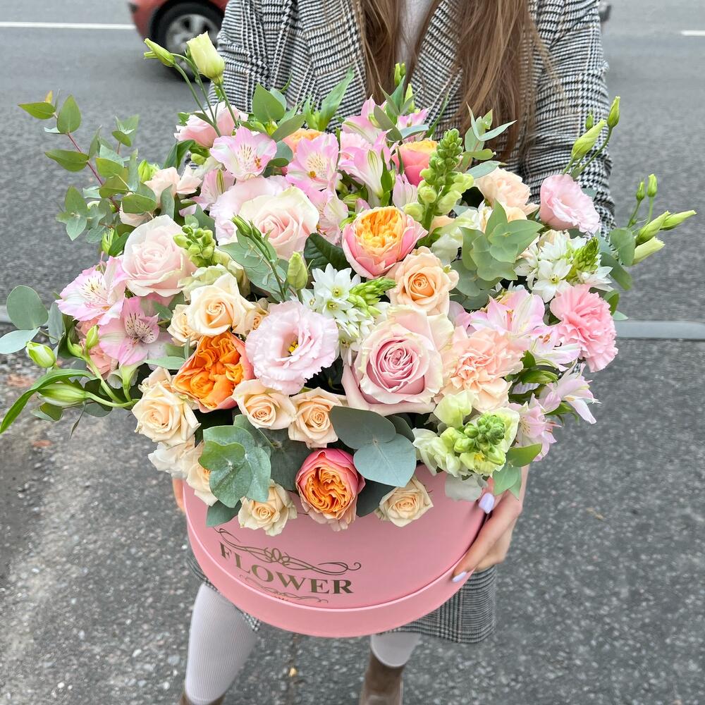 Цветы в коробке с розой Цветы в коробке с розой