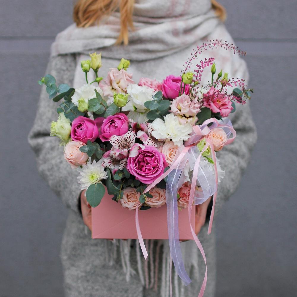 Цветочная композиция в крафтовом конверте