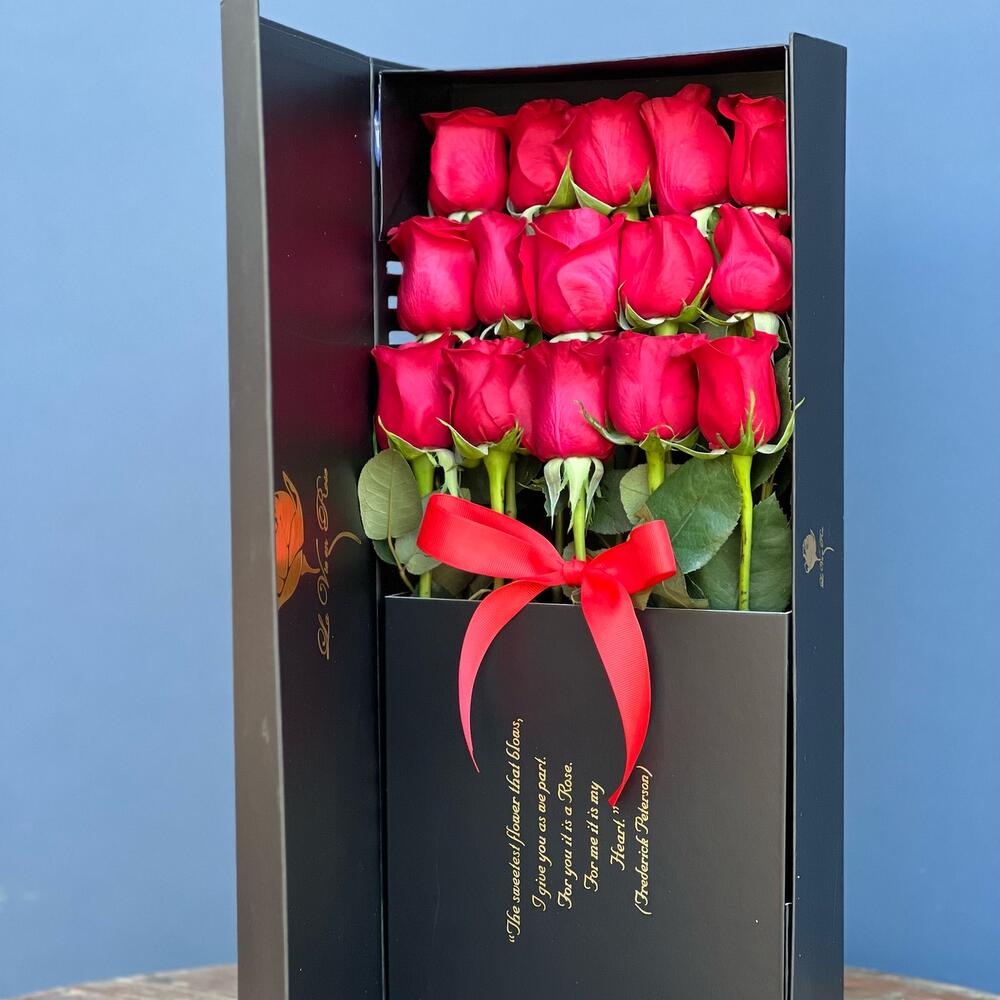 Розы в футляре