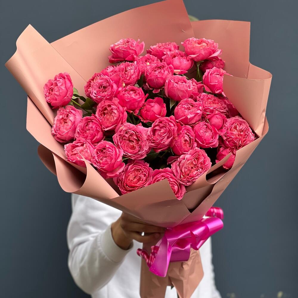 Роскошный букет из пионовидных роз