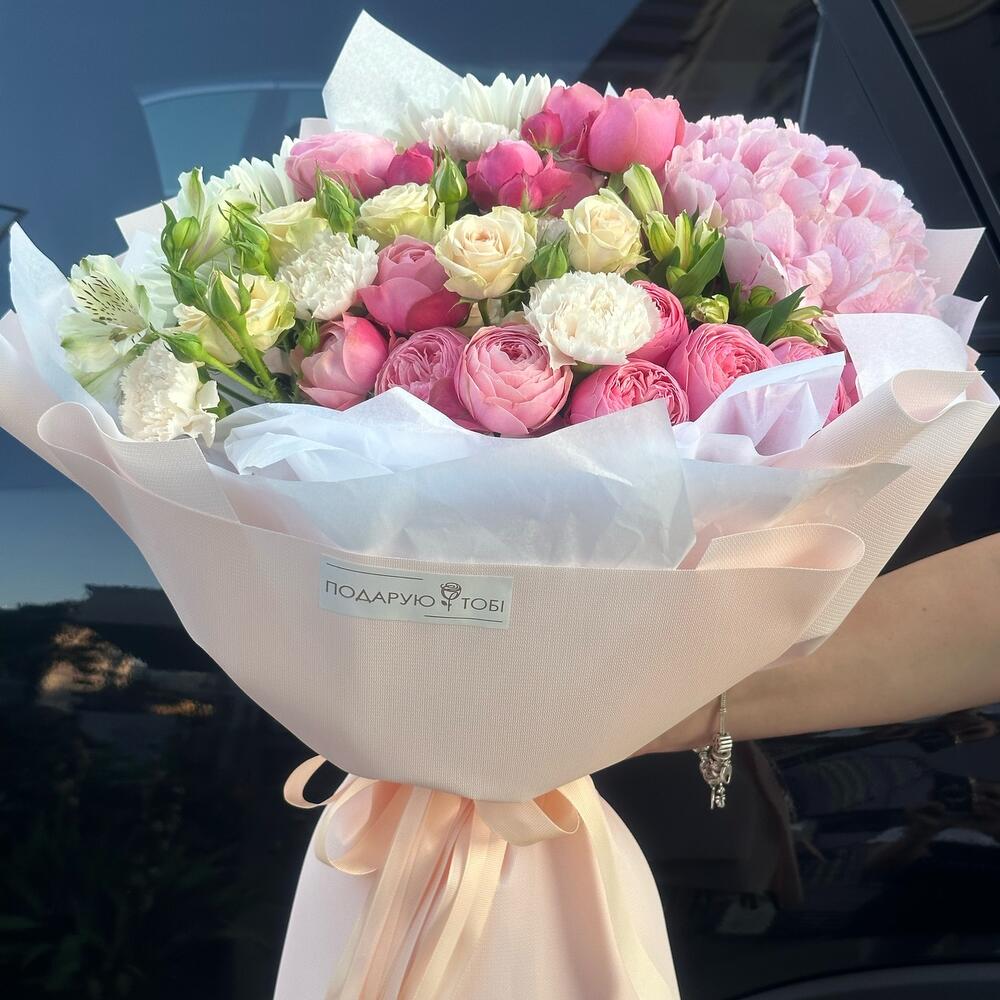 Ніжний букет з гортензією