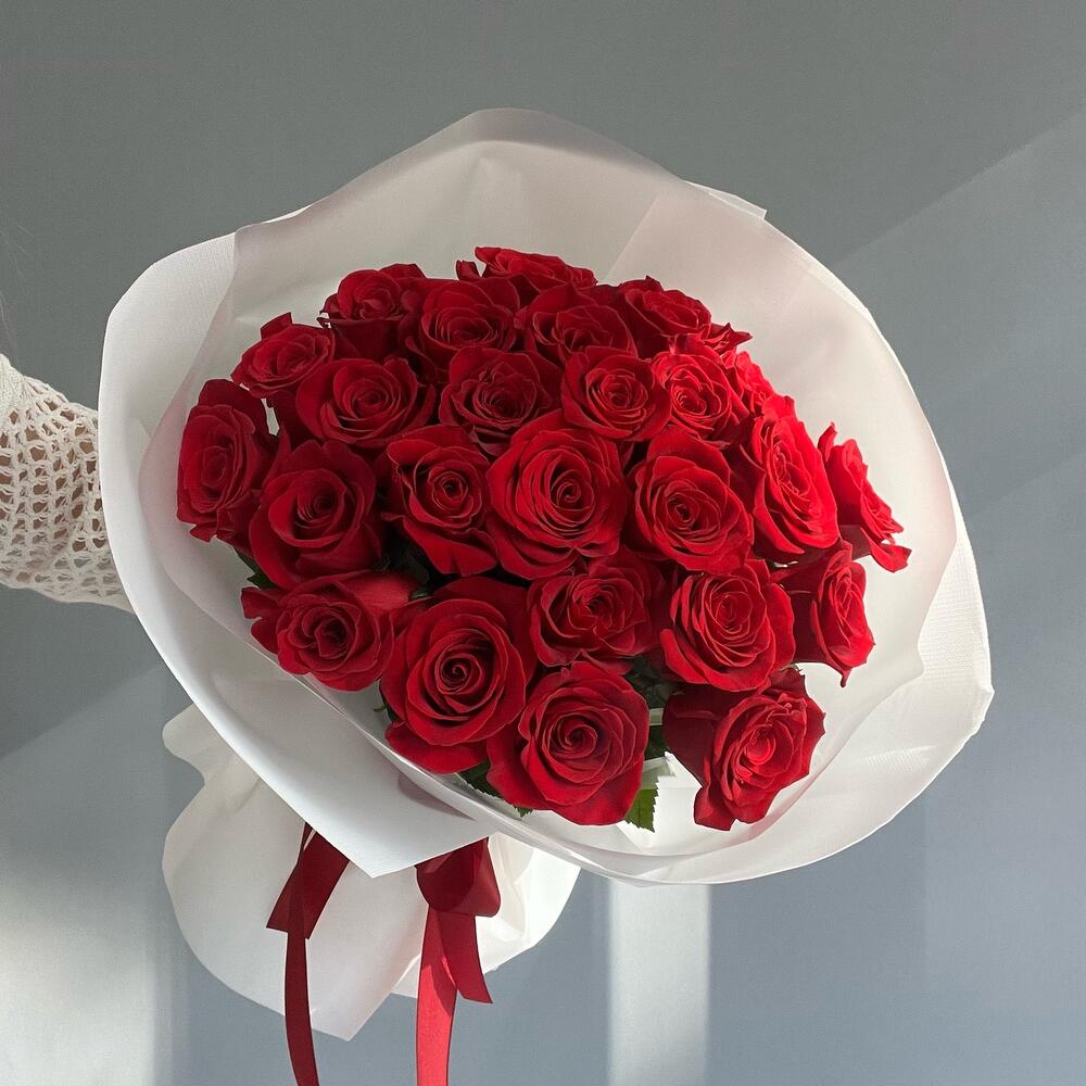 25 красных роз